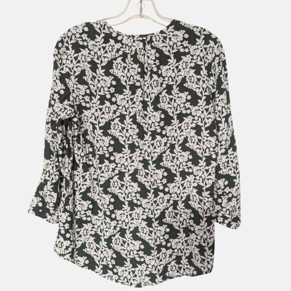 Fun 2 Fun Green and White Floral Pleated V-neckline 3/4 Sleeve Boho Blouse Small - Picture 4 of 10